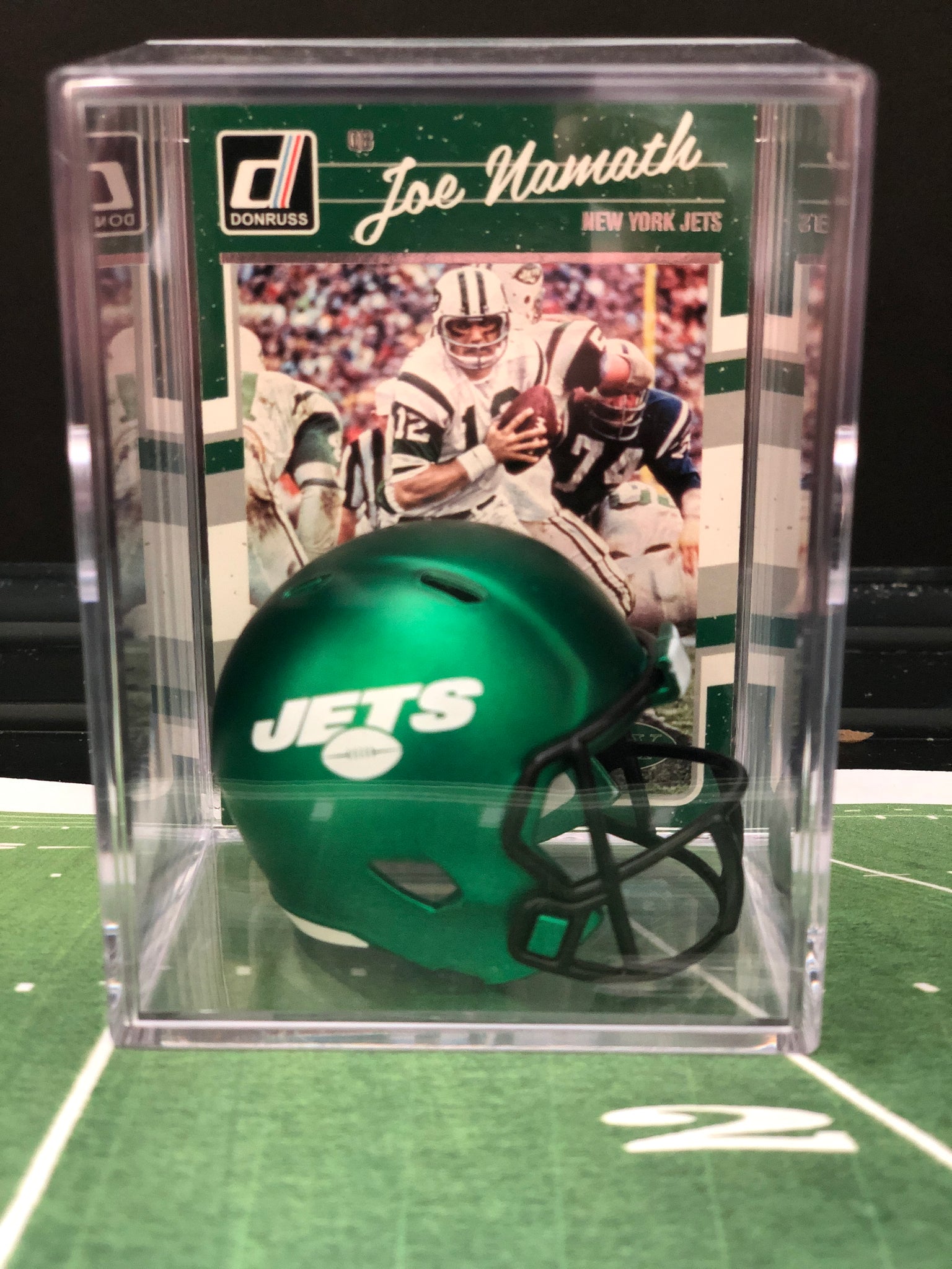 : NEW Green New York Jets NFL Helmet Shadowbox w/Brett Favre card  : Collectibles & Fine Art